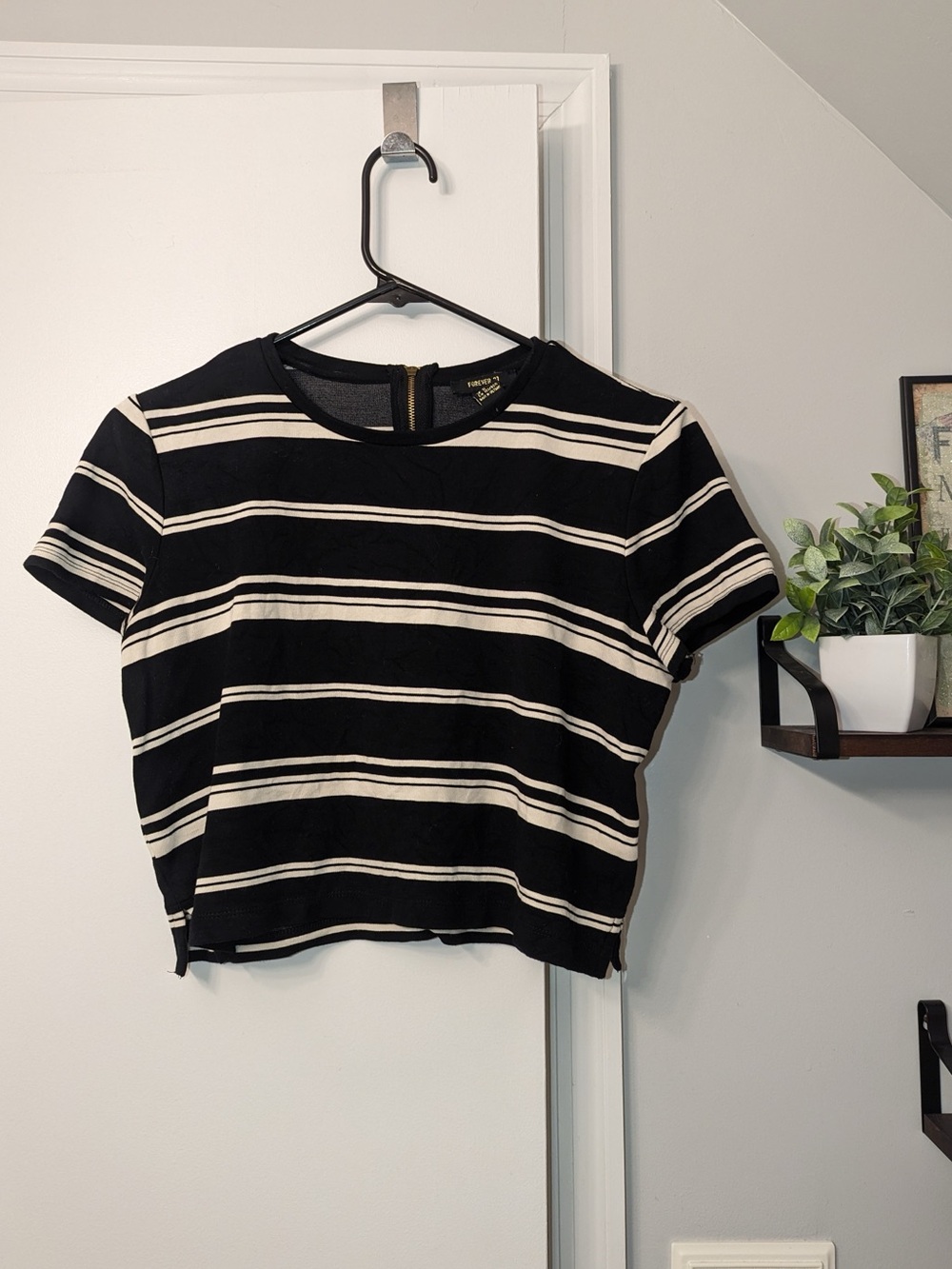 Forever 21 Black and Cream Striped Short Sleeve Crop Top